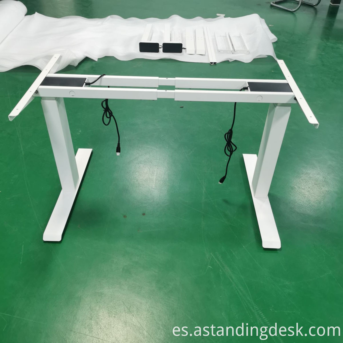 Proveedor de China Muebles de oficina ergonómicos Tres etapas Dual Motor Stand Up Elevado eléctrico escritorio eléctrico